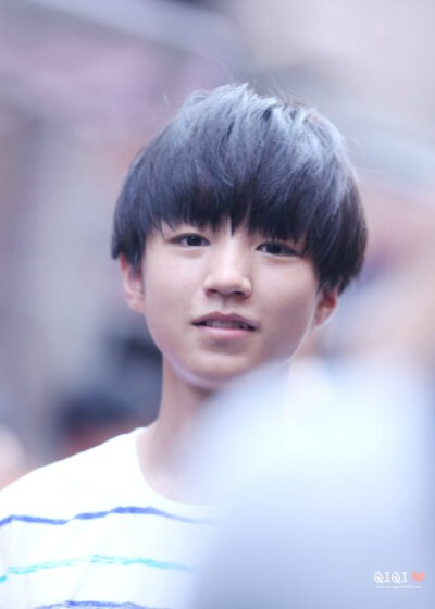 台湾行9p @TFBOYS-王俊凯 为你放弃世界有何不可 没有什么事情是不值得。喜欢你的这份心不想变也不会变，生日快乐｛www.wangjunkai0921.com｝出处见水印