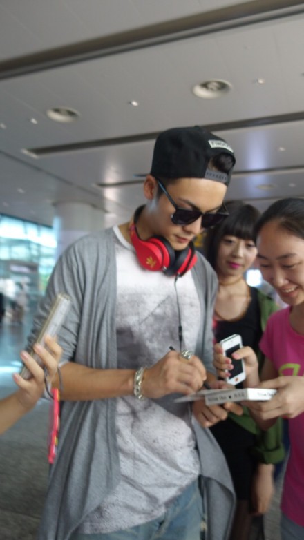 #陈伟霆# 廣州白雲機場