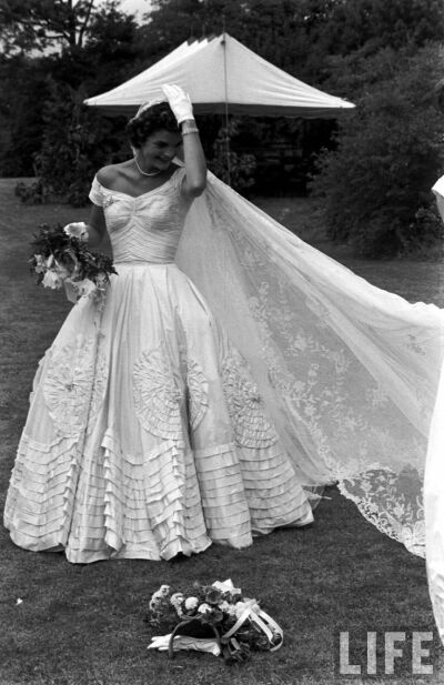 Jacqueline Bouvier marries John F Kennedy, September 12 1953