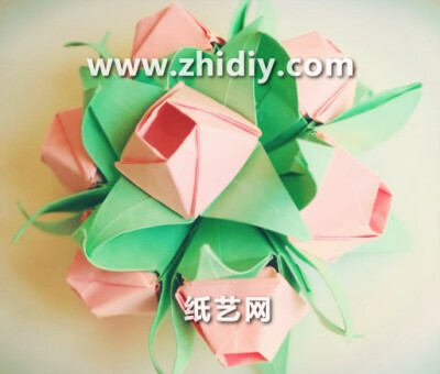 折纸玫瑰花的折法视频教程手把手教你制作出漂亮的折纸玫瑰花束