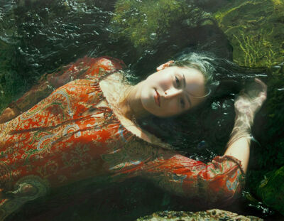 yigal ozeri hyperrealism painting girl water