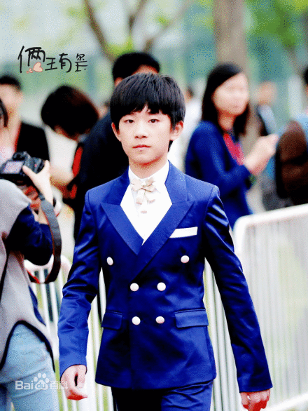  #TFBOYS##我的幸运符号#我也没有华丽的辞藻，也不会特别深情的告白，就祝你们三人一同前行，不畏艰难险阻，为梦想执着，不抛弃不放弃，相信十年后你们会成为自己理想的样子。（via ID:飒露紫333）