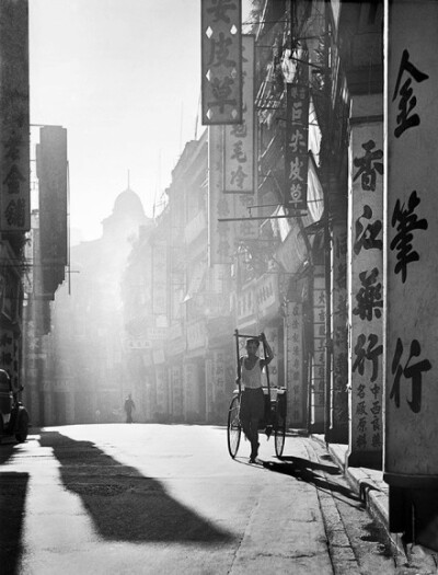 50-60年代香港的黑白纪实，来自被遗忘的中国摄影大师何藩Fan Ho。