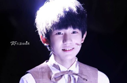 #TFBOYS王源# 饭制视频推荐【Baby Song】|Baby Song 饭制版-TFBOYS &amp;amp; TF家族 高清MV-音悦台 up：就是这颗蛋。温情治愈系列，BGM超级适合源哥，“你的眼睛，像颗水晶通透，里面有一个无穷无尽的宇宙。”没有华丽的视频画面，但是爱意满满，希望也能感动你。晚安@TFBOYS-王源 晚安小汤圆图cr.logo