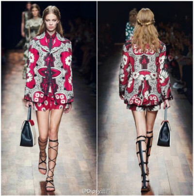 Valentino S/S 2015┃源起18世纪意大利的古典美学，迷人的古董级贵族印花丝巾图纹造衣裙，雪纺刺绣间美得浪漫绚烂.......#2015春夏巴黎时装周#