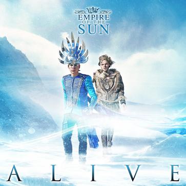 Empire Of The Sun 《Alive》EP ★★★★☆ 这个非主流乐队的封面一贯是这样脱俗 LIVE更是不得了！！凤凰传奇style减半星！！눈_눈