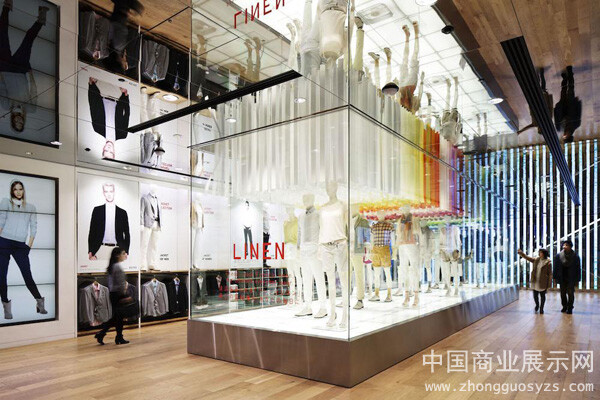 优衣库UNIQLO东京银座旗舰店橱窗设计