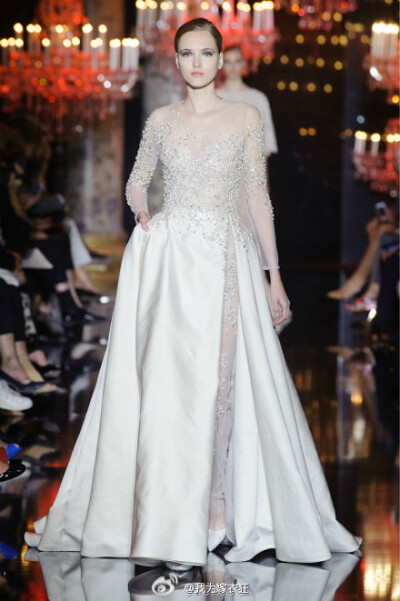 ELIE SAAB 2014秋冬高订婚纱礼服，轻灵的珍珠白刺绣薄纱，流光异彩的梦境。