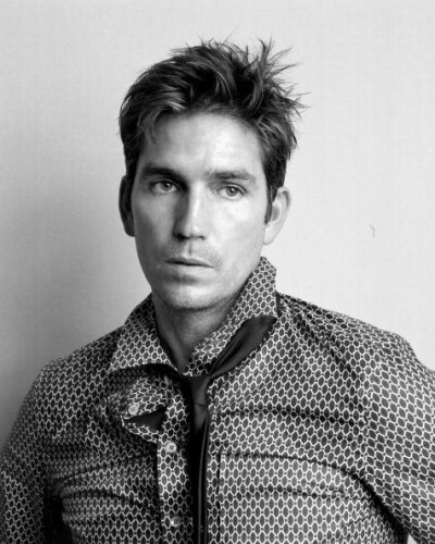 #Jim Caviezel# L'Uomo Vogue, October 1, 2006 (Photo by Maciek Kobielkski/Contour by Getty Images) 06年为意大利杂志L'Uomo Vogue拍摄的硬照……当时我的外教如此形容对这套图的感觉：sexually suggestive XD