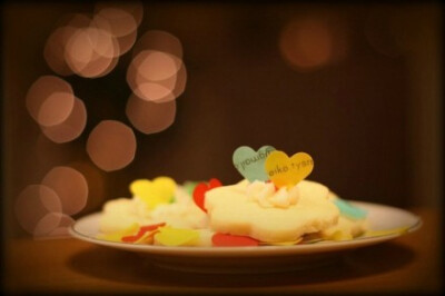 亲情，友情，爱情。留得住就留，留不住就放手，何必为难了别人，勉强了自己。