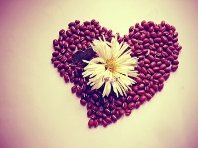 亲情，友情，爱情。留得住就留，留不住就放手，何必为难了别人，勉强了自己。