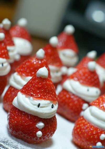 These cute little strawberry santa's would be a great alternative for decorating a Christmas cake - what do you think?