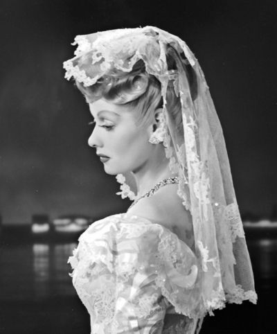 Lucille Ball married Desi Arnaz on November 30, 1940. A most beautiful bride.