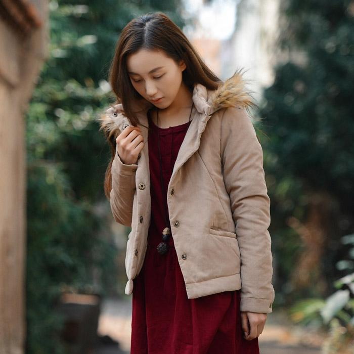 微笑向暖秋冬女装带毛帽领舒适保暖时尚弧线分割短棉服