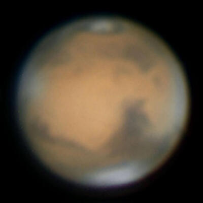 “年度年轻天文摄影师”单元高度赞扬奖获奖作品，出自摄影师奥利维亚-威廉森之手，展示了充满朦胧美的火星景象。