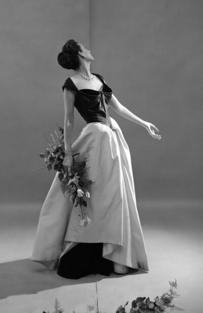 Dorian Leigh in a Charles James gown, 1948.