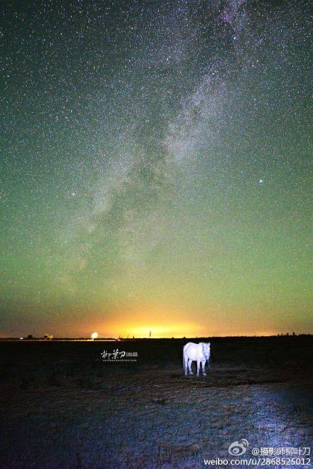  内蒙古库布其沙漠七星湖——中国内地最佳观星地之一！这里没有高反！没有睡袋！没有雾霾！只有纯净空气！只有五星酒店！只有震撼星空！高清七星湖延时视频敬请期待！ D800+21zf，D800e+15zf拍摄 @尼康中国 |呼和浩特白塔国际机场