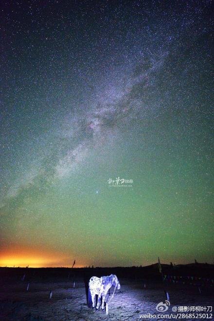  内蒙古库布其沙漠七星湖——中国内地最佳观星地之一！这里没有高反！没有睡袋！没有雾霾！只有纯净空气！只有五星酒店！只有震撼星空！高清七星湖延时视频敬请期待！ D800+21zf，D800e+15zf拍摄 @尼康中国 |呼和浩特白塔国际机场