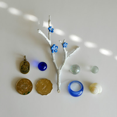 我画了一个树枝白色和重视我 软陶随心吧。 灵感这种有组织的收集 是一个美妙的Flickr组由卡米拉Engman。