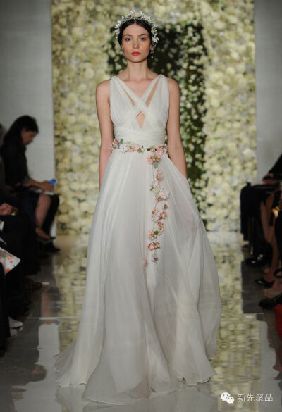 Reem Acra 2015秋季婚纱：清新婉约的花美人