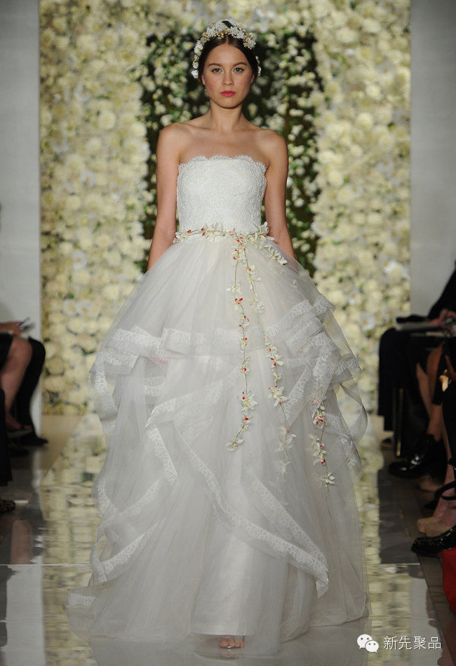 Reem Acra 2015秋季婚纱：清新婉约的花美人