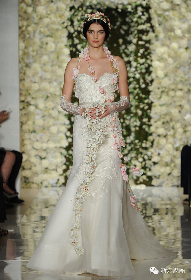 Reem Acra 2015秋季婚纱：清新婉约的花美人