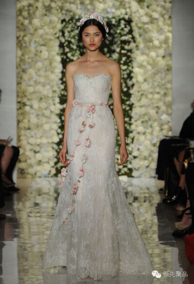 Reem Acra 2015秋季婚纱：清新婉约的花美人