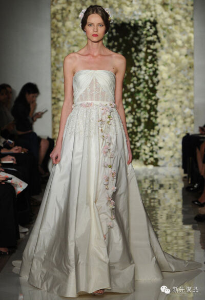 Reem Acra 2015秋季婚纱：清新婉约的花美人