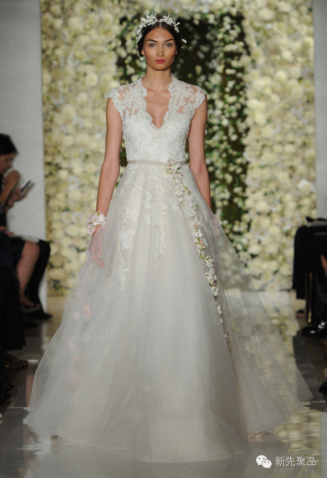 Reem Acra 2015秋季婚纱：清新婉约的花美人