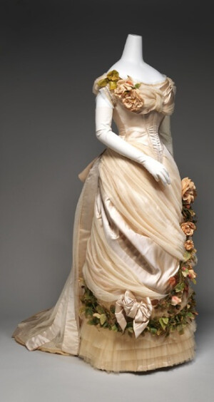 Silk Evening dress by House of Worth, Paris 1882~Image © The Metropolitan Museum of Art