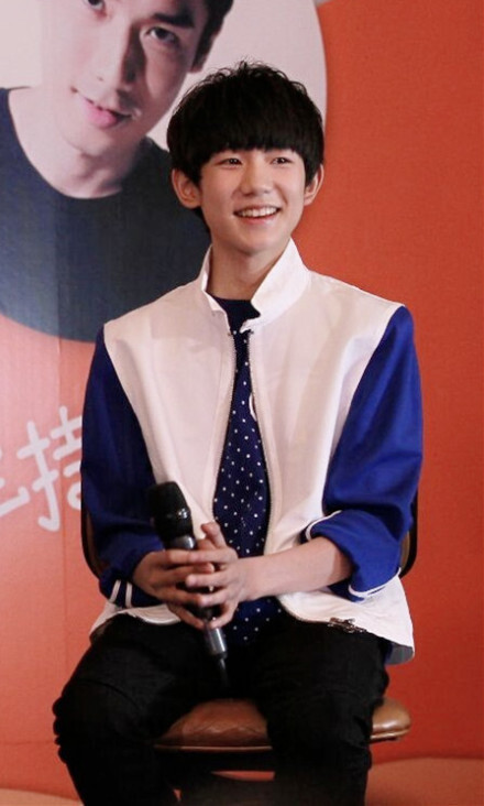 #王源# #TFBOYS王源# 141017 腾讯视频官博更新《带你去见TA》现场图 王源部分5P