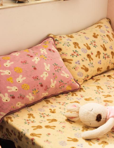 可爱砂糖兔枕套 珊瑚绒兔子大尺寸单人枕头套 不含枕芯