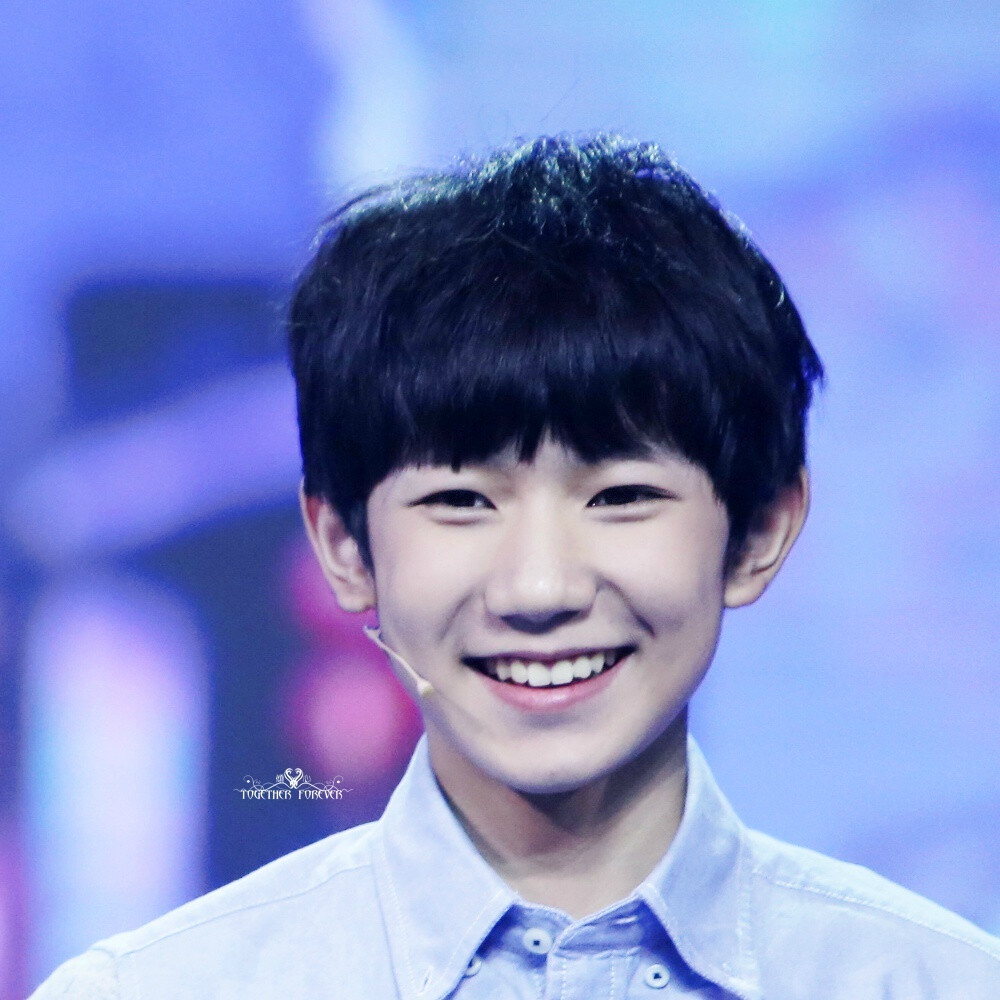 【细水流年，默默不语。一动一静，皆若画卷】#TFBOYS# #TFBOYS王源# 141016 中国文艺