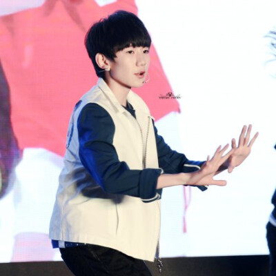 #TFBOYS# #TFBOYS王源# 141017 星钻圆梦计划 6p~@TFBOYS-王源 你的眼睛闪闪发光，那种力量叫做梦想。#初见千凯源，倾心复十年#