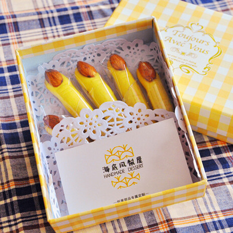 万圣节的重头戏还是在餐桌上，你一定要准备好美食来招待那些前来捣乱的“小鬼”，因为“Trick or treat（不给糖就捣乱）”哦！ 美味再加上一点应景的小惊悚，这样的万圣节礼物实在让人无法拒绝吧？ 女巫手指惊魂夜！酥香好美味！