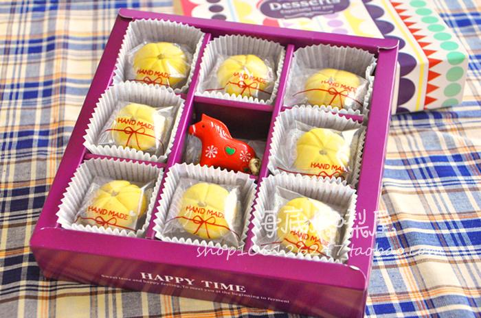 【万圣节南瓜球饼干礼盒】手工定制立体形状曲奇可爱创意装饰礼物。融入新鲜南瓜泥打造的憨态可掬的南瓜饼干，是不是很应万圣节的景呢？小马驹拉着18颗饱满的南瓜向万圣节出发啦！