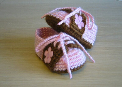 Crochet Baby Saddle Shoes by LizzyBethCrochet on Etsy, $20.00