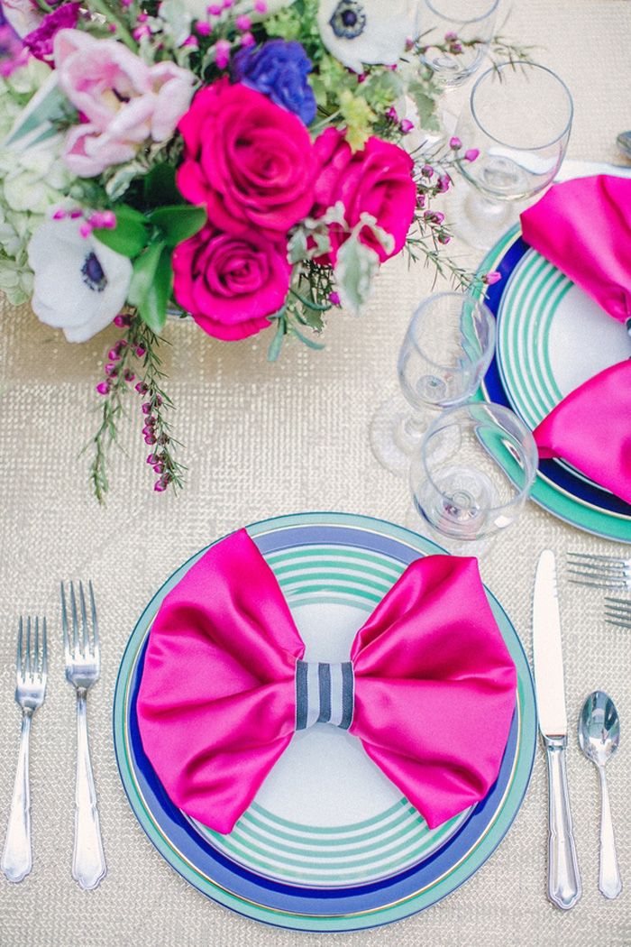 A perfectly preppy table setting.