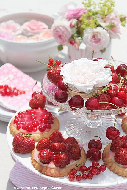 Build-your-own strawberry shortcake station. I like this idea. Possibly with angel food cake rather than strawberry shortcake, though.