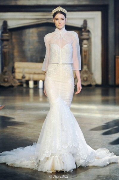 Inbal Dror Fall 2015 婚纱系列┃来自以色列的设计师将自己的婚纱系列称之为Wedding Couture，不仅复古奢华又浪漫美好，将新娘塑造为心中所想的公主,王后,女王，总之就是在造梦的同时还能满足女人所有的梦~~~~~