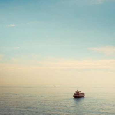 别人都在以你不知道的方式隐蔽的成长着，只有你还在那里相信别人所有的抱怨都是真的，都和你一样在不思进取。