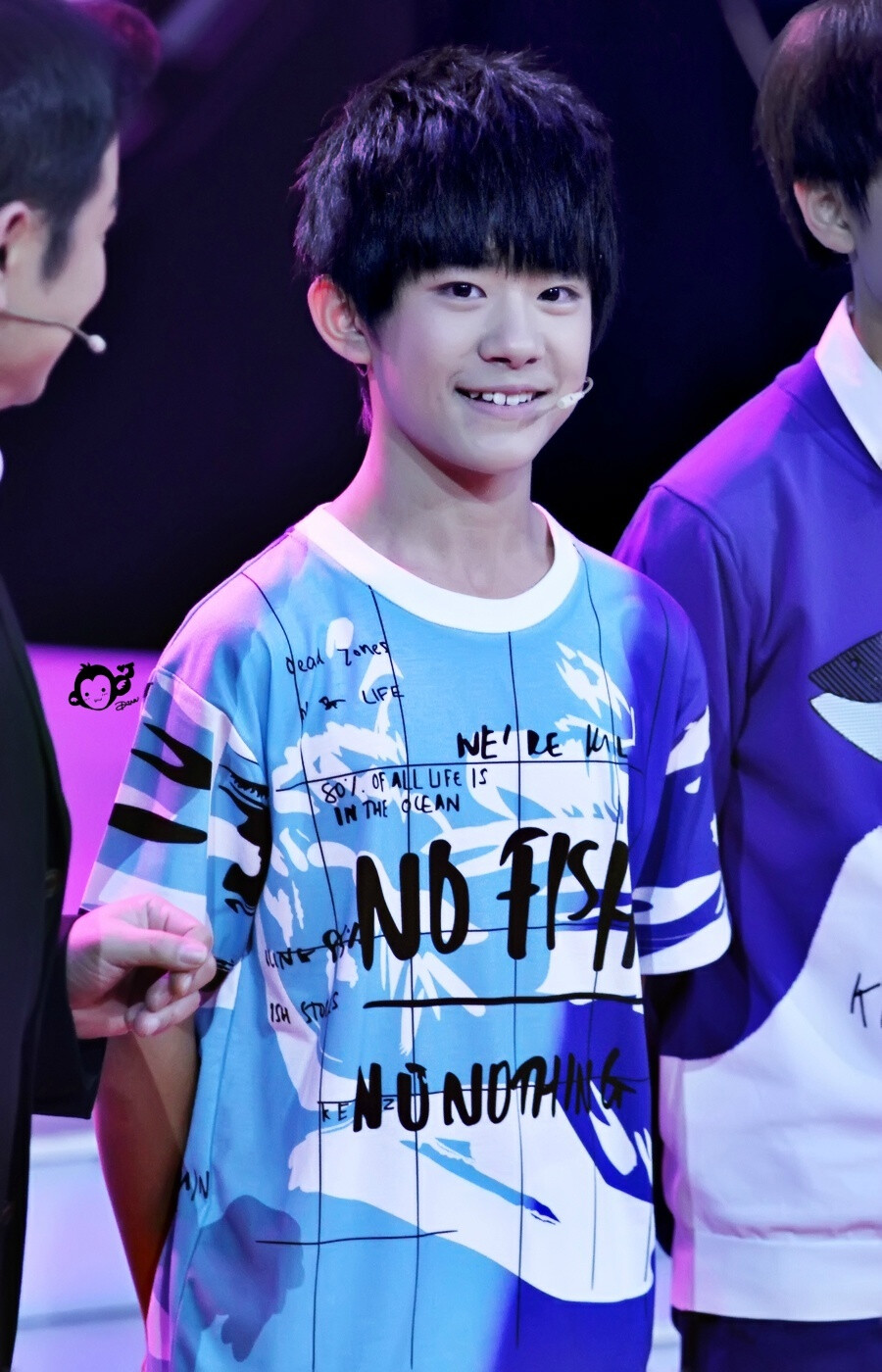 #tfboys易烊千玺# 谁像你笑声 画满花卉 谁像你眼睛 亮照天际 【LO http://t.cn/R7tRjI7 】