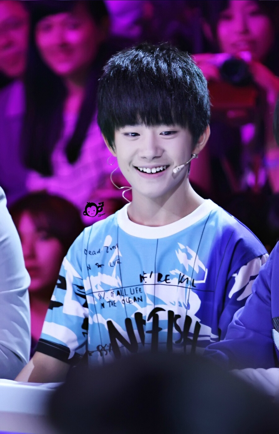 #tfboys易烊千玺# 谁像你笑声 画满花卉 谁像你眼睛 亮照天际 【LO http://t.cn/R7tRjI7 】