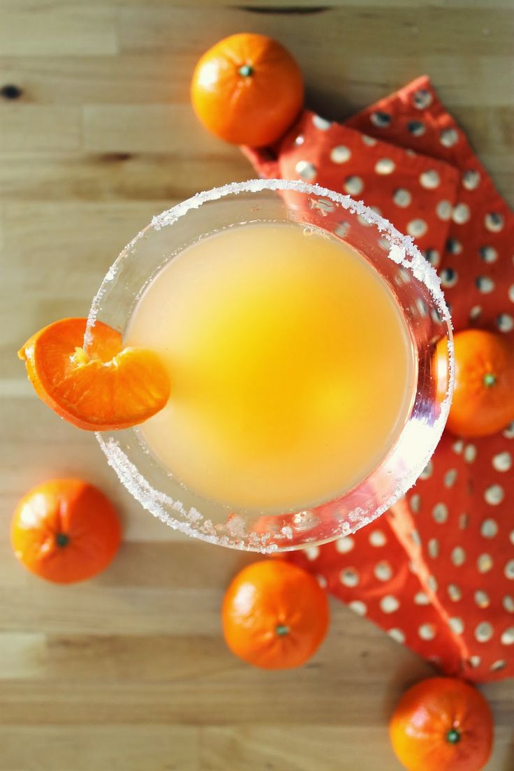 Clementini - Vodka, Triple Sec, Clementine Juice, Granulated Sugar, Clementines Slices, Sparkling Wine.