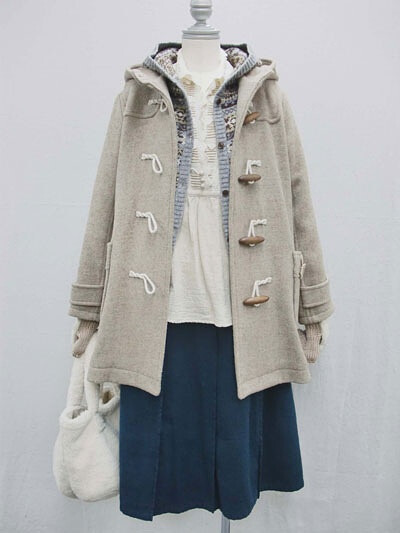 连帽的呢子牛角扣外套 北欧风格连帽毛线衫