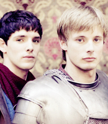 Colin Morgan 科总 Bradley James 小布