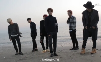 【音乐·视频】23日，CUBE Ent.官网公开#BEAST#《12点30分》的照片拍摄花絮，帅气完美的图片都是怎样拍摄出来呢？赶快来看看吧~#梁耀燮#、#尹斗俊#更是转化身份当起摄影师拍摄成员们，不过技术么~http://t.cn/R7IqCFO