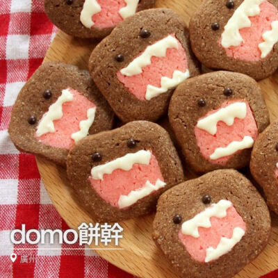 多摩君Domo-kun，（身长120公分、体重85公斤），喜欢的食物是可乐饼，讨厌的食物是苹果。