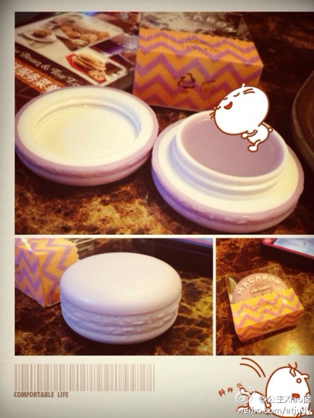  Tonight，天气好给力，争气的没有下雨……和Mixi开心约会！她竟然从韩国帮我带了小礼物…嘻嘻。马卡龙的润唇膏，淡淡的紫，淡淡的香。还有个兔子卡套，眼睛眨巴眨巴，萌翻了！@OnlySmurfette 那个狮子卡套，你用起来，我们就是“一对儿”… |金桥国际商业广场