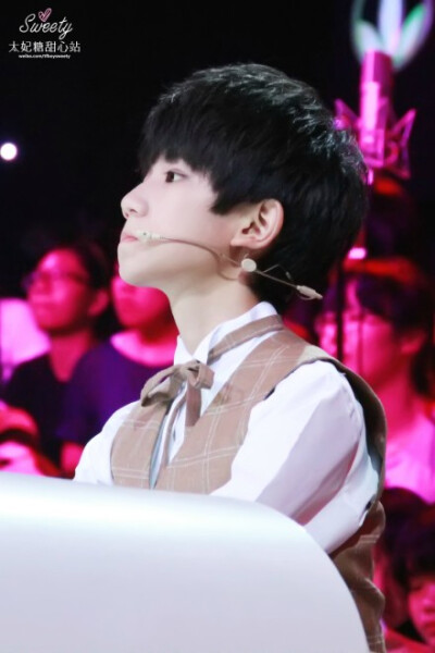 #TFBOYS王源# Lofter：http://t.cn/R76MHMn 拍摄：@stupid_yun 嘤嘤嘤宝宝的小表情可爱哭了啦！ㅠㅠ ㅠㅠ